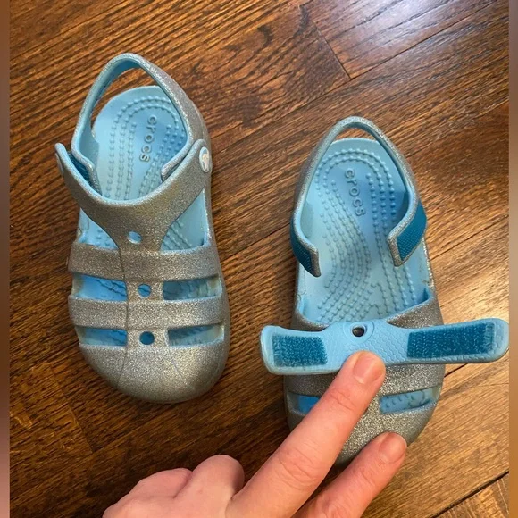 CROCS- Tinted Glass Elsa sparkle kids metallic blue Fisherman closed toe sandals - Picture 6 of 16